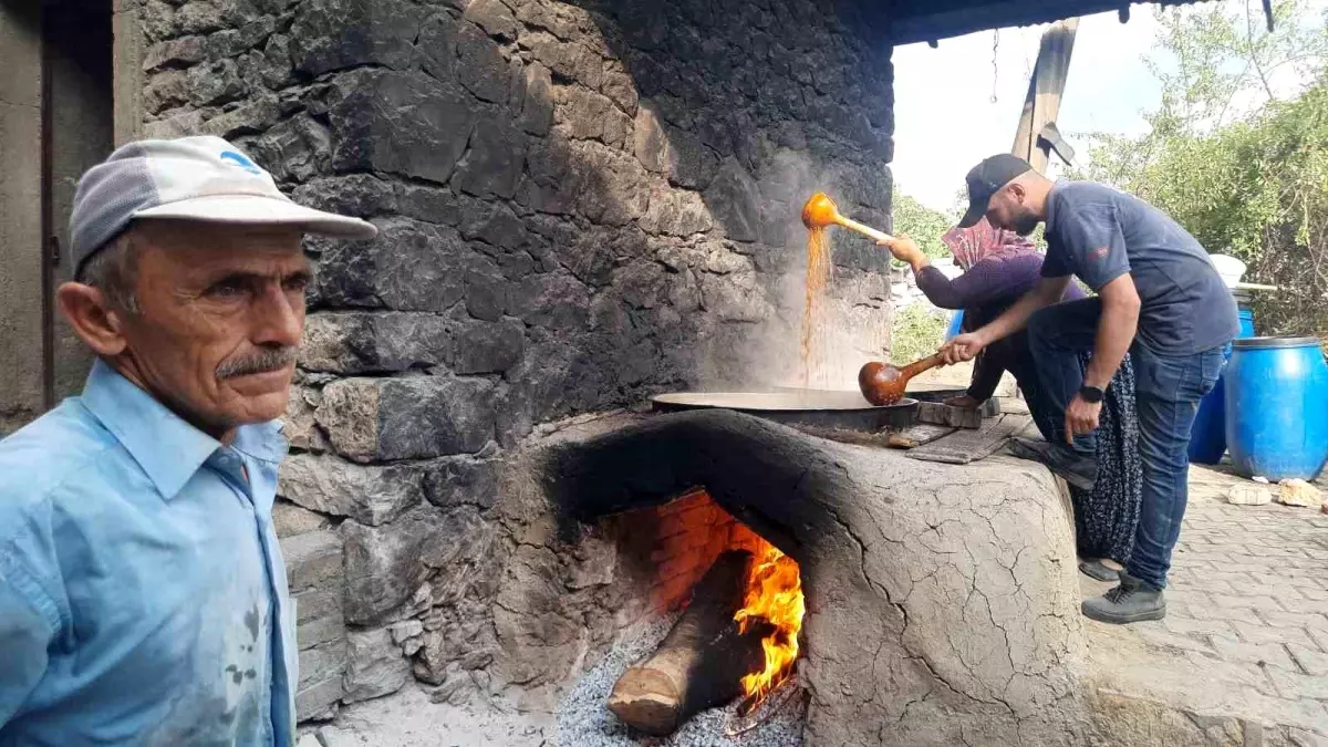 Konya’da İmeceyle Pekmez Üretimi