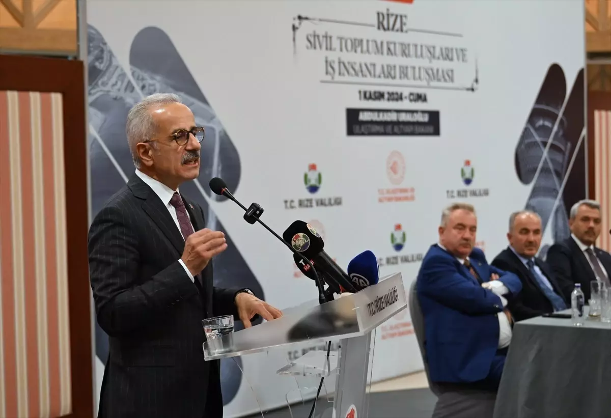 Bakan Uraloğlu, Rize’de sivil toplum kuruluşları temsilcileri ve iş insanlarıyla buluştu Açıklaması