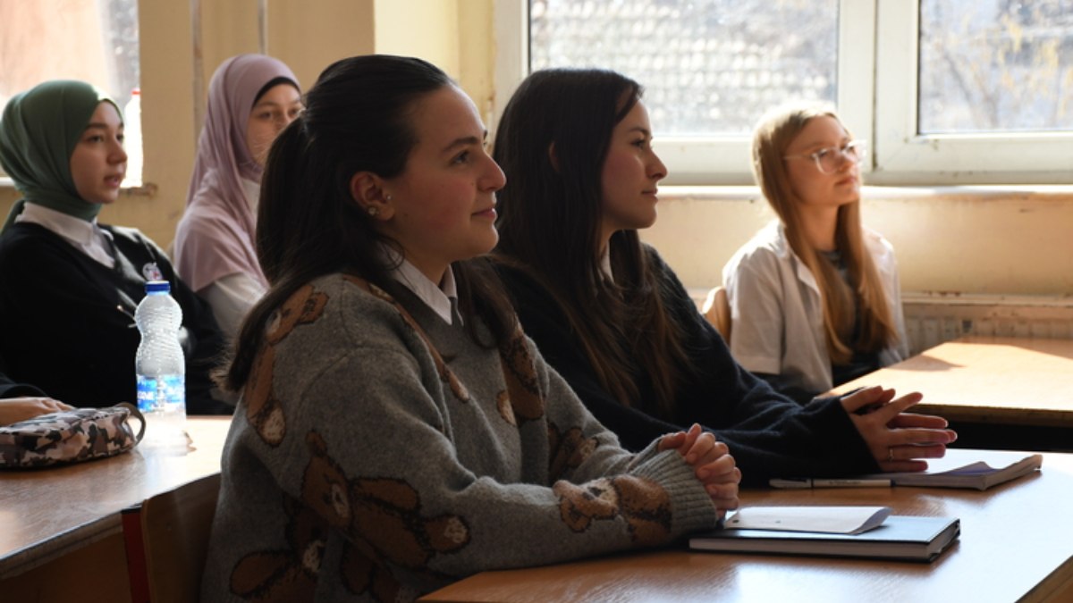 Kosovalı öğrenciler, Türkçe eğitimi için her gün kilometrelerce yol yapıyor